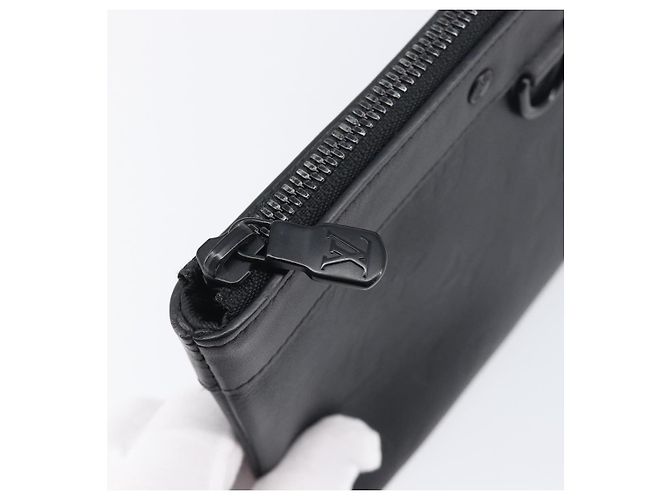 LOUIS VUITTON Monogram Shadow Pochette Discovery PM Black M44335 LV Auth 198551A Nero - vista 8