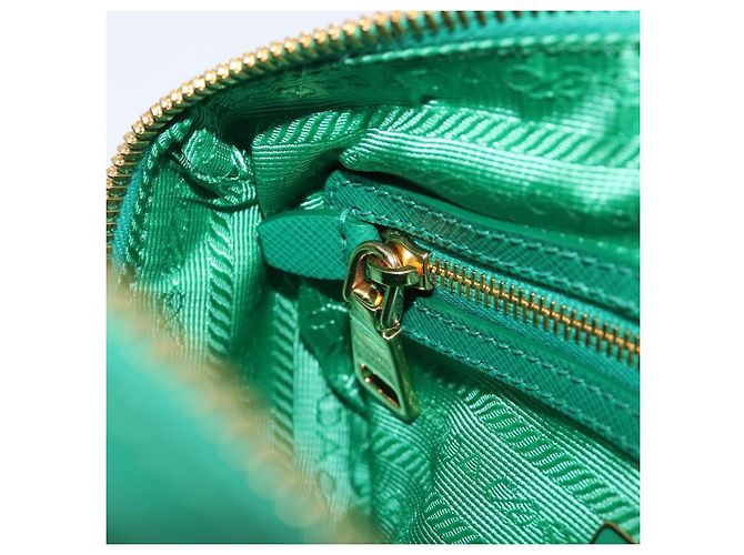Saffiano Borsa a mano PRADA in pelle Safiano 2way Verde Oro Auth 198602SAV D'oro - vista 26
