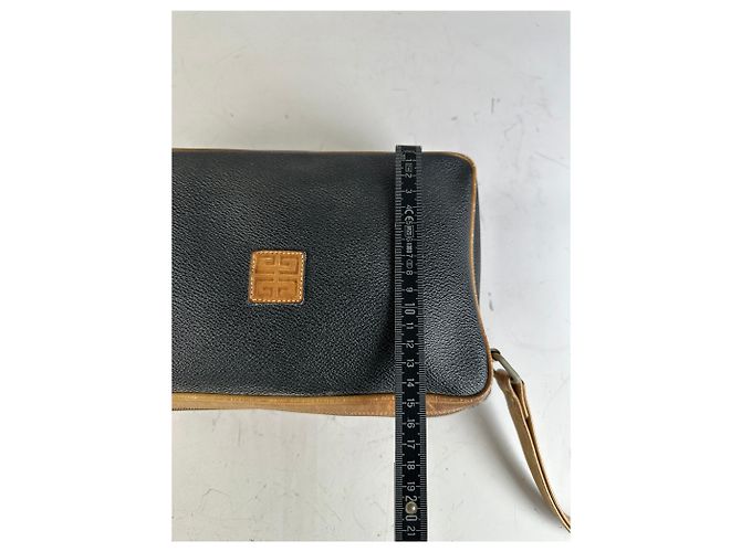 Clutch Vintage Givenchy in pelle martellata Nero Beige Oro - vista 11