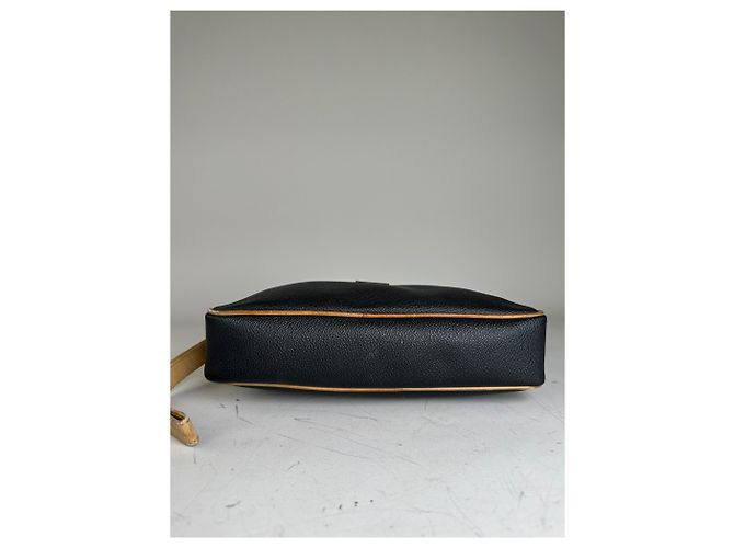 Clutch Vintage Givenchy in pelle martellata Nero Beige Oro - vista 8