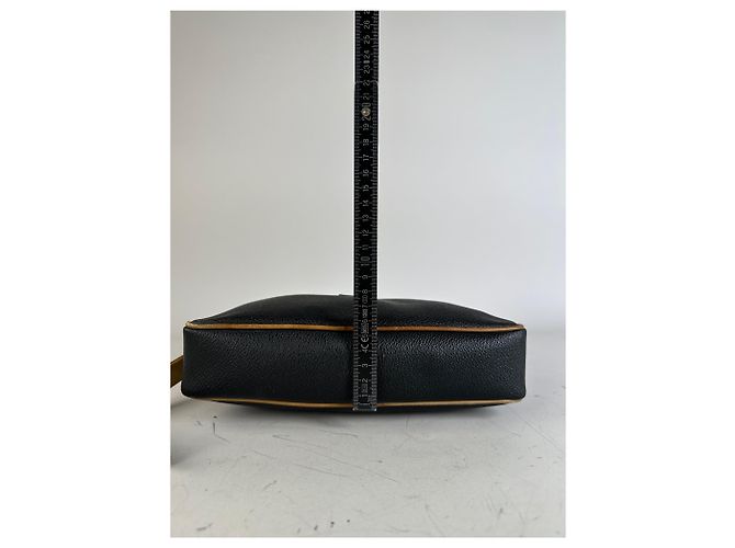 Clutch Vintage Givenchy in pelle martellata Nero Beige Oro - vista 9