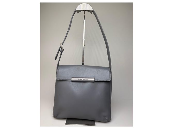 Vintage Givenchy Schultertasche aus glattem Leder Grau Silber - Ansicht 12