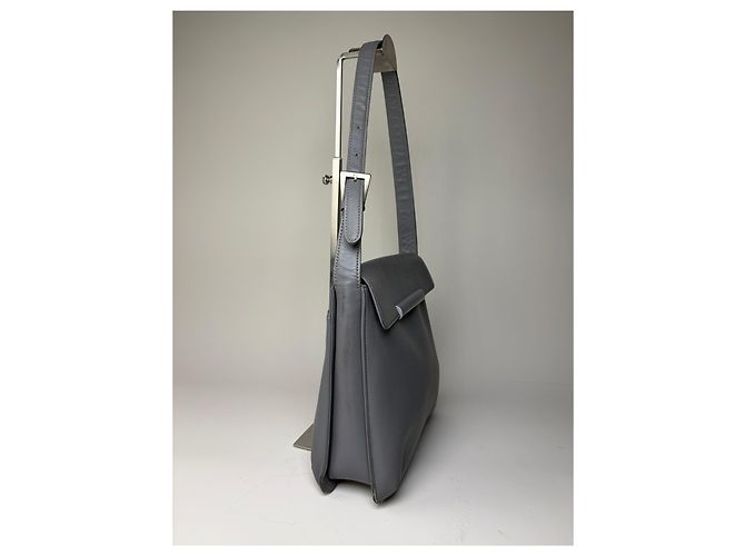Vintage Givenchy Schultertasche aus glattem Leder Grau Silber - Ansicht 6