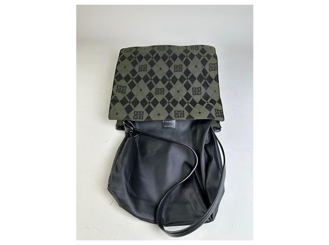 Vintage Givenchy Schultertasche aus beschichtetem Canvas mit geometrischem Logo Olive Black Grün - Ansicht 3