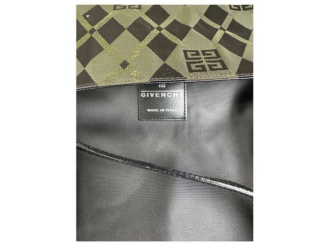 Vintage Givenchy Schultertasche aus beschichtetem Canvas mit geometrischem Logo Olive Black Grün - Ansicht 4