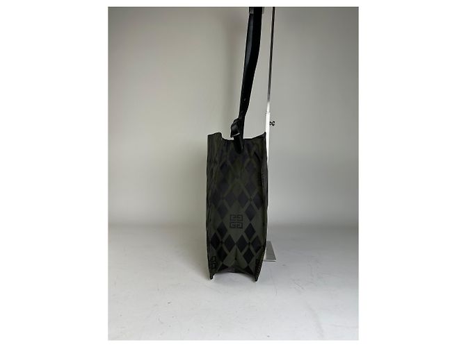 Vintage Givenchy Schultertasche aus beschichtetem Canvas mit geometrischem Logo Olive Black Grün - Ansicht 5