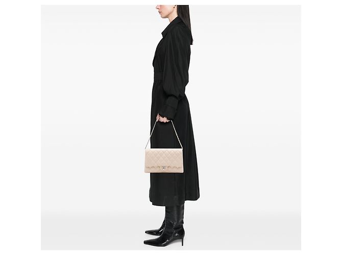 Clutch Chanel trapuntata in caviale beige con tracolla a catena - vista 6