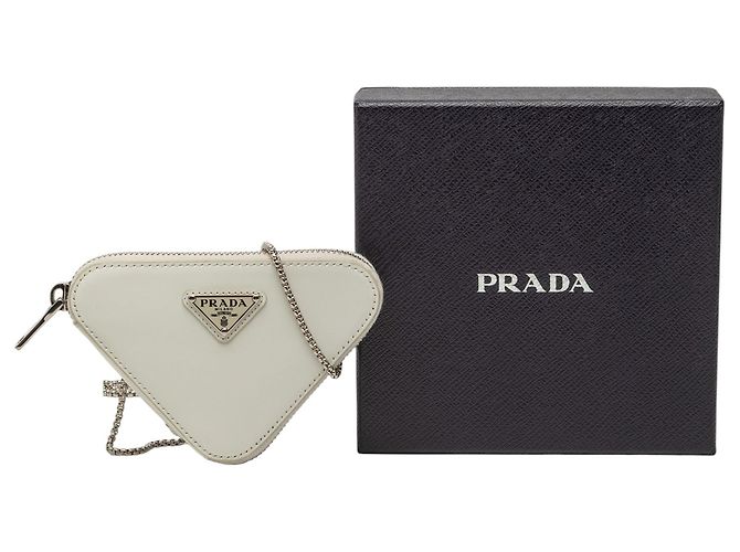Borsa a tracolla Prada Mini in pelle spazzolata bianca con catena e logo triangolo Bianco - vista 6