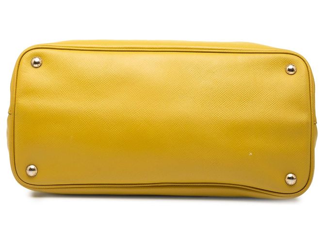 Bolso Double Satchel Prada Medium de Cuero Saffiano Amarillo - vista 3