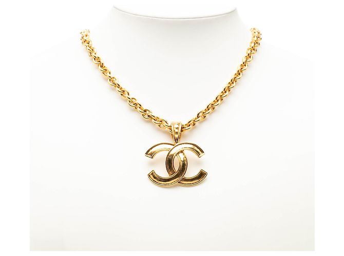 Collana con pendente Chanel CC placcata oro D'oro - vista 6