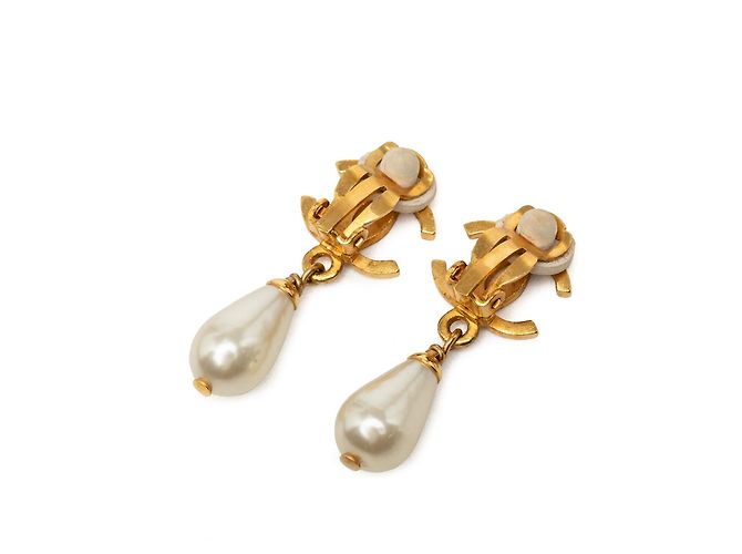 Orecchini a clip Chanel CC placcati in oro con perle sintetiche D'oro - vista 2