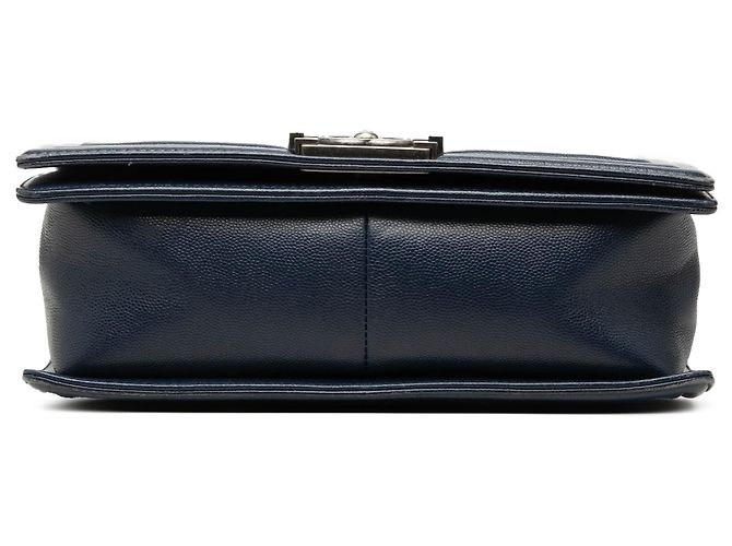 Borsa a tracolla Chanel Boy Flap Old Medium Chevron Caviar Blu - vista 3