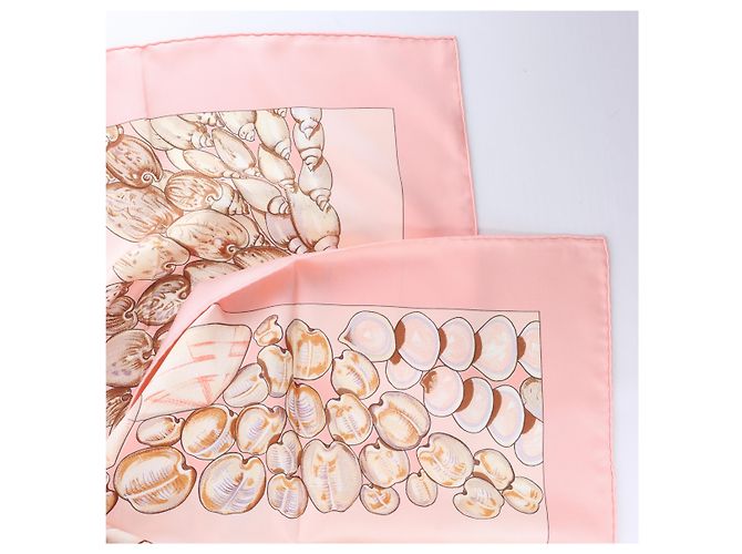 Hermès Carré 90 "Rocaille shells" Seidentuch in Rosa Pink - Ansicht 2
