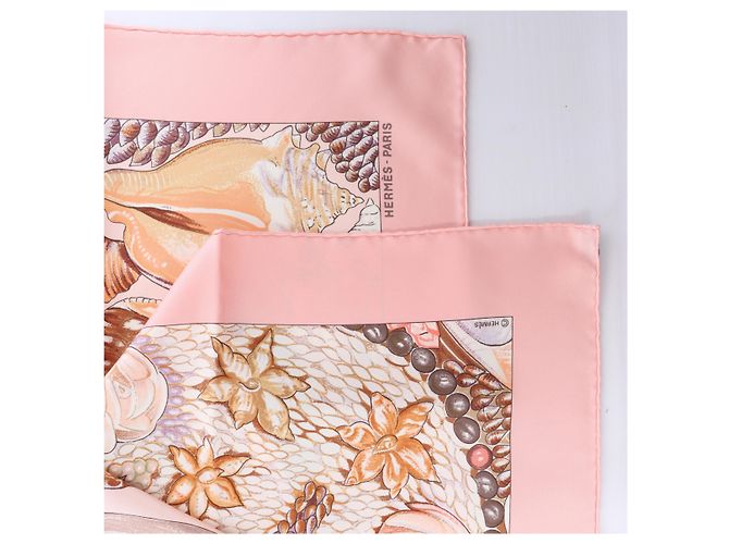 Hermès Carré 90 "Rocaille shells" Seidentuch in Rosa Pink - Ansicht 3