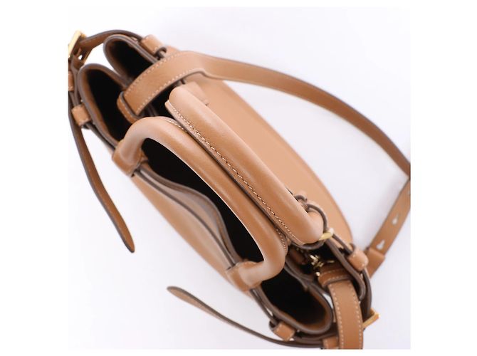 mala de mão 2Way Small em couro granulado macio com fivela Prada, Brown 1BA418 Marrom - vista 6