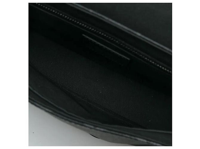 Louis Vuitton Realizzata in canvas Monogram Eclipse, questa borsa a tracolla vanta un'estetica distintamente moderna e un'eccellente durata. La combinazione di toni sobri in nero e grigio le conferisce un tocco sofisticato, ed è - vista 8