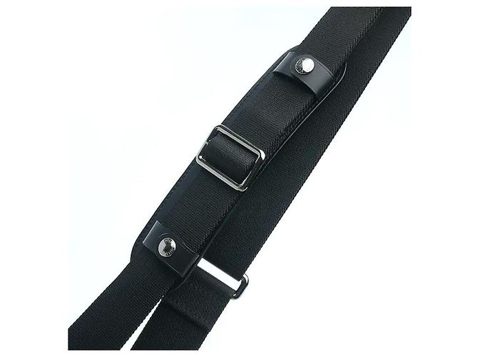 Louis Vuitton Realizzata in canvas Monogram Eclipse, questa borsa a tracolla vanta un'estetica distintamente moderna e un'eccellente durata. La combinazione di toni sobri in nero e grigio le conferisce un tocco sofisticato, ed è - vista 9