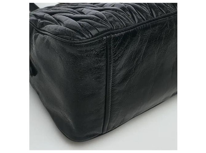 Made using Miu Miu's iconic, sophisticated Matelasse technique, this delivers both a three-dimensional texture and an elegant atmosphere. The soft leather material develops natural charm with use, Black - view 4