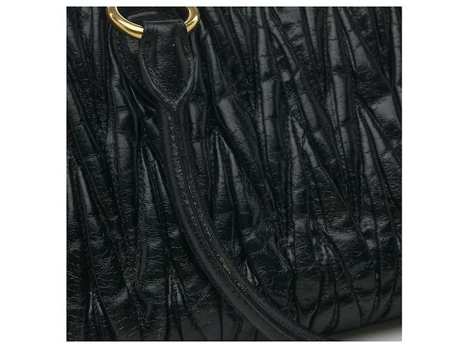 Made using Miu Miu's iconic, sophisticated Matelasse technique, this delivers both a three-dimensional texture and an elegant atmosphere. The soft leather material develops natural charm with use, Black - view 7