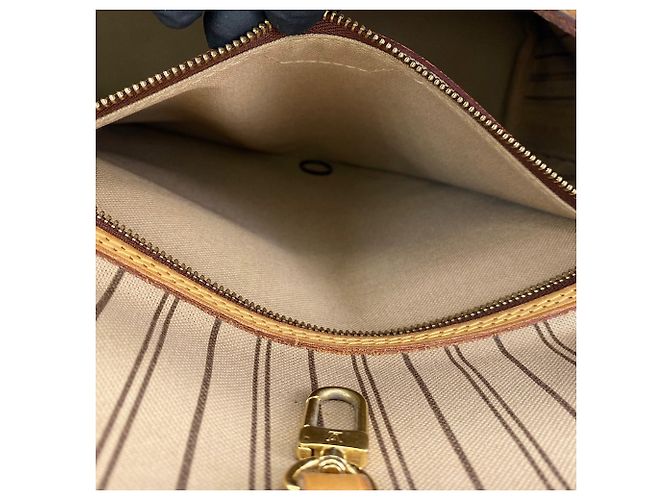 Borsa Tote Louis Vuitton Neverfull MM in marrone - vista 11