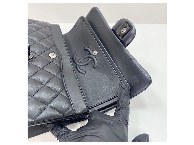 Borsa a tracolla Chanel Matelassé 23 Nero - vista 18