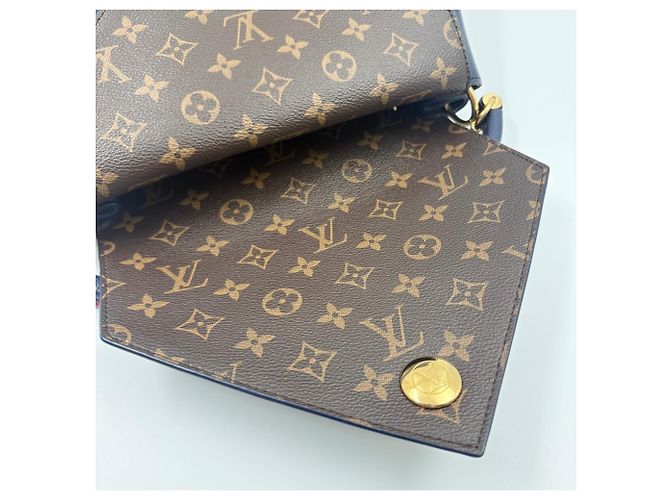 Louis Vuitton Double V Handbag in Blue - view 13
