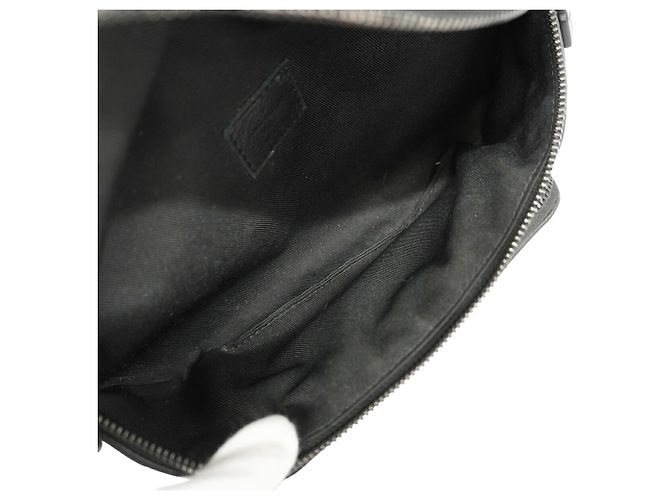 Sac banane Louis Vuitton Monogram Shadow Rush Noir - vue 4