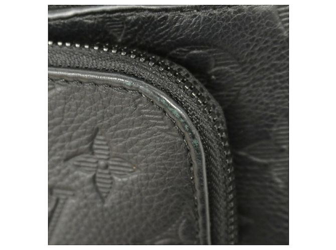 Sac banane Louis Vuitton Monogram Shadow Rush Noir - vue 6