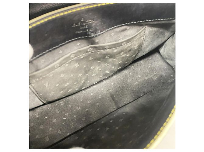 Borsa a tracolla Louis Vuitton Suhali Tarantula Nero - vista 4