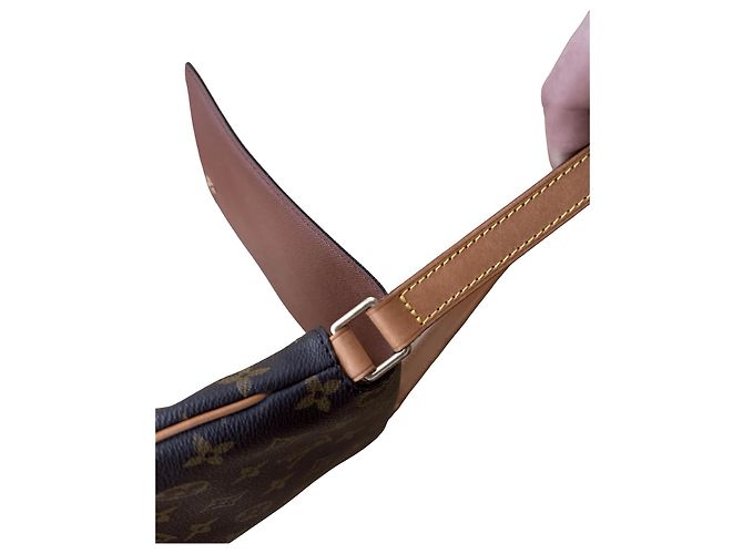 Louis Vuitton Musette Tango - vista 4