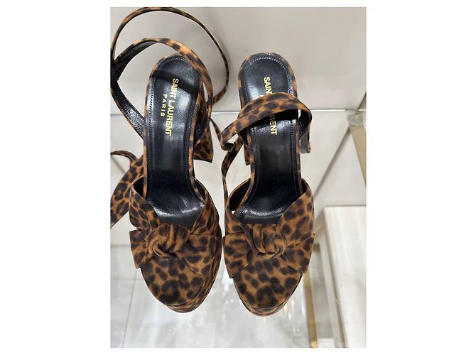 Saint Laurent Bianca Leopard Suede Platform Heels Sz.38 usato - vista 2