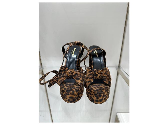 Saint Laurent Bianca Leopard Suede Platform Heels Sz.38 usato - vista 3
