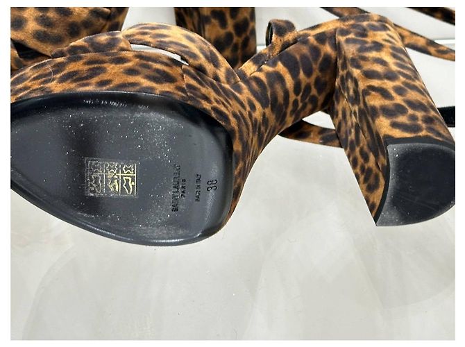 Saint Laurent Bianca Leopard Suede Platform Heels Sz.38 usato - vista 7