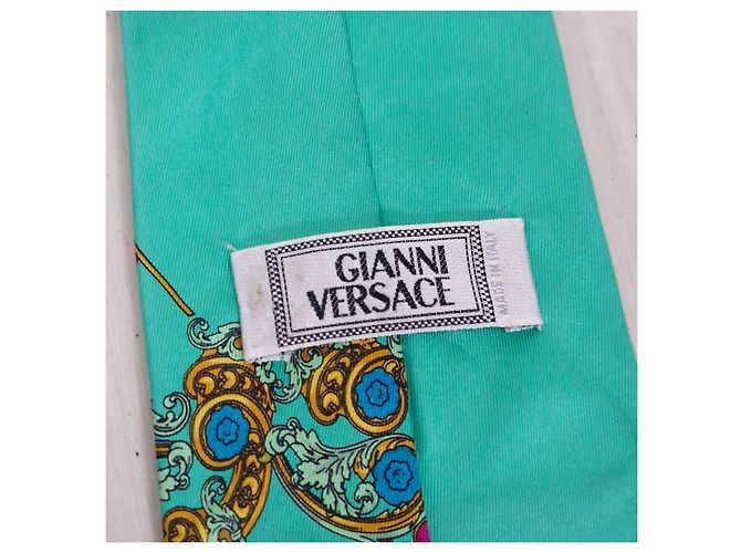 Cravatta in seta Gianni Versace anni '90 con bandiere Multicolore - vista 2