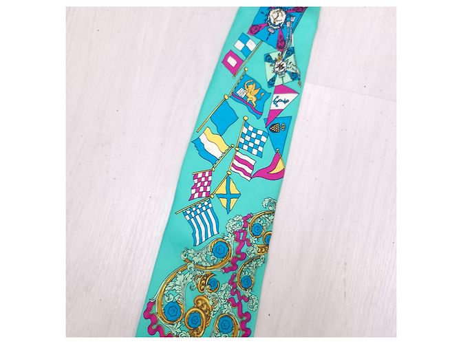Cravatta in seta Gianni Versace anni '90 con bandiere Multicolore - vista 4