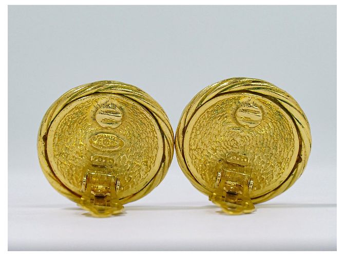 Chanel Vintage Round CC Clip-On Metal D'oro - vista 3