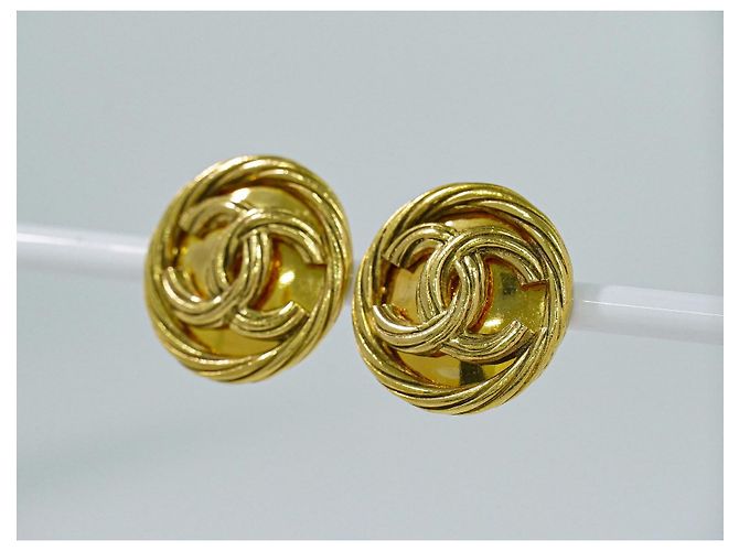 Chanel Vintage Round CC Clip-On Metal D'oro - vista 4