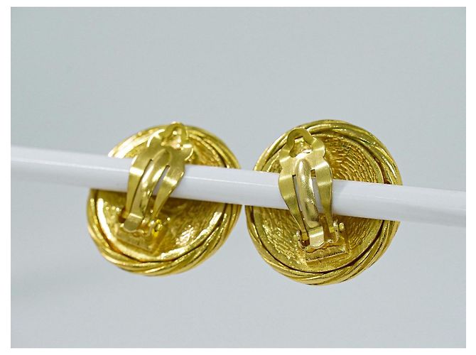 Chanel Vintage Round CC Clip-On Metal D'oro - vista 5