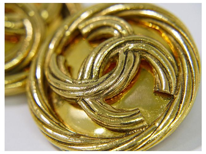 Chanel Vintage Round CC Clip-On Metal D'oro - vista 6
