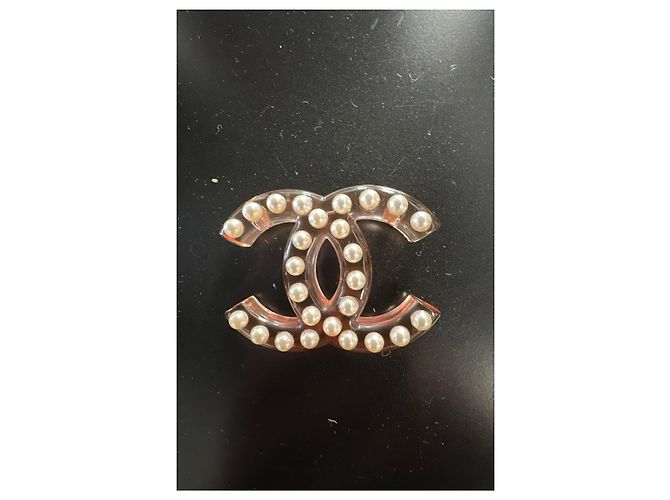 Spilla Chanel CC in resina rosa e perle Bianco - vista 3