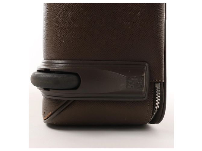 Borsa da viaggio Louis Vuitton Pegase 45 in pelle Taiga, Brown M23314 Marrone - vista 9