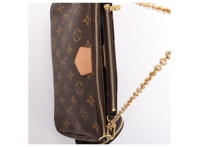 Borsa Louis Vuitton Multi Pochette Accessoires Monogram Canvas in Brown Marrone - vista 6