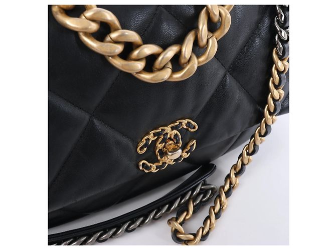 Chanel Chanel 19 Large Leather Chain Shoulder Bag in Black 30157954 Rosso - vista 10