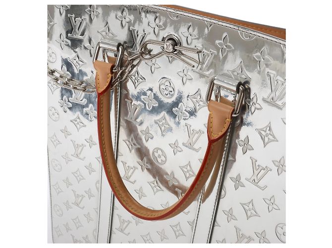 Louis Vuitton Sac Plat Limited Edition Monogram Mirror Handbag in Silver M45884 Gris - vista 14