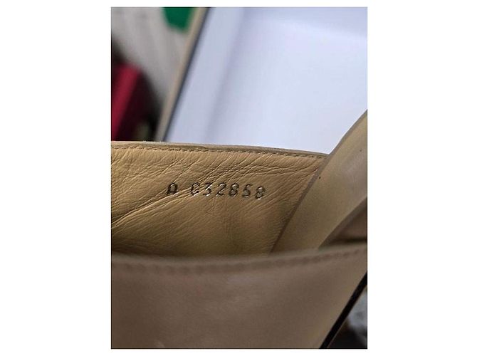 Mules Chanel in pelle beige e nera Taglia 40 Usato - vista 8