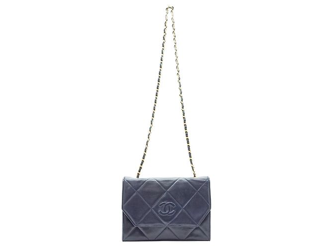 Timeless Chanel Vintage blaue gesteppte Leder-Schultertasche mit CC-Umschlagklappe und Kette - Ansicht 2