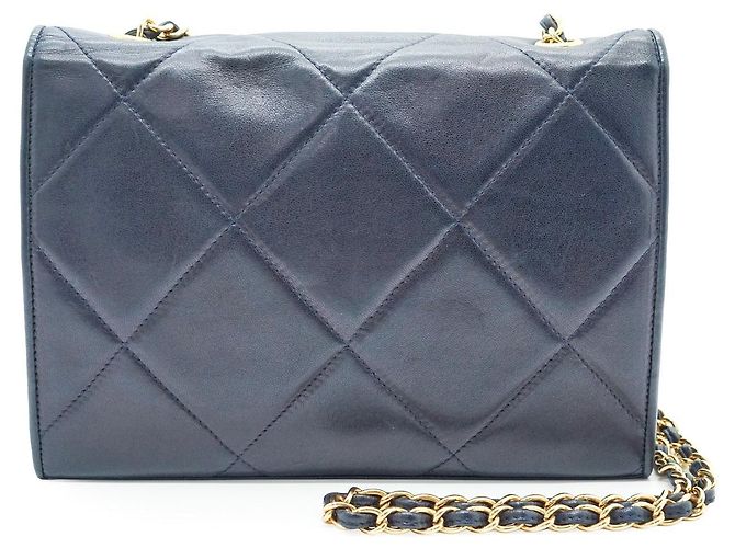 Timeless Chanel Vintage blaue gesteppte Leder-Schultertasche mit CC-Umschlagklappe und Kette - Ansicht 3