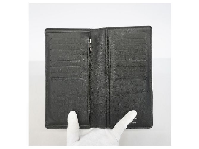 Louis Vuitton Taiga Portefeuille Brazza Long Wallet Nero - vista 3