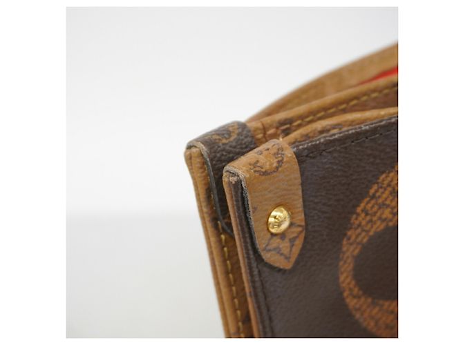 Borsa Tote Louis Vuitton Monogram Giant Reverse OnTheGo GM Marrone - vista 12