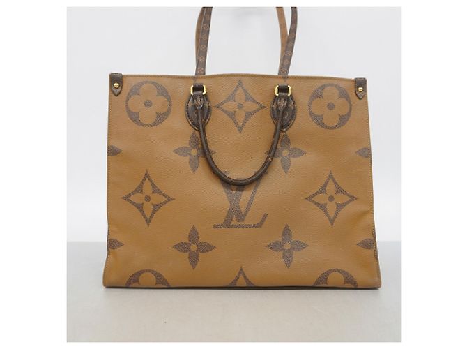 Borsa Tote Louis Vuitton Monogram Giant Reverse OnTheGo GM Marrone - vista 15